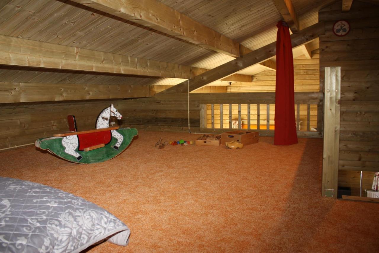 Villa Emilia - Gemuetliches Kinderfreundliches Blockhaus Mit Umzaeuntem Garten Sint-Annaland Exterior foto