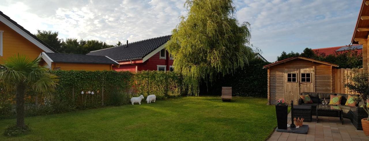 Villa Emilia - Gemuetliches Kinderfreundliches Blockhaus Mit Umzaeuntem Garten Sint-Annaland Exterior foto